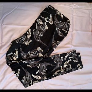 TC Lularoe Leggings 🐊 Grayscale